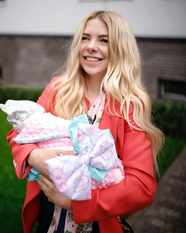 сестра Дмитра Комарова