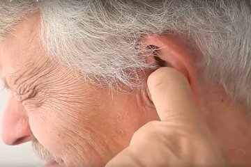 Закупорювання вух, кадр з відео
