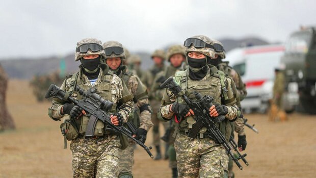 солдати збройних сил Казахстану