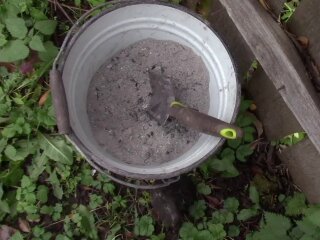 Зола, подкормка, кадр из видео