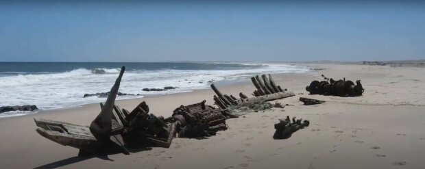 затонувшие корабли "берега скелетов"