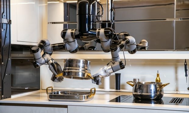 Техники создали робота, который умеет готовить и убираться