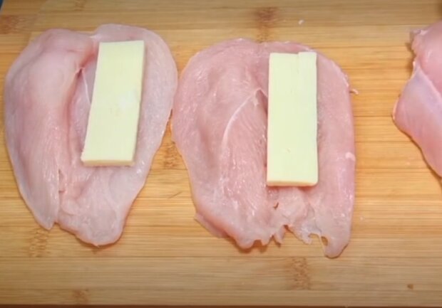 Приготовление стейка во фритюре, кадр из видео