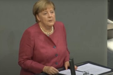 Ангела Меркель, кадр из видео