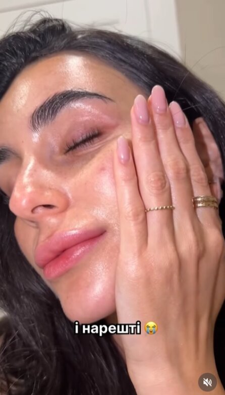 Анна Тринчер без макияжа