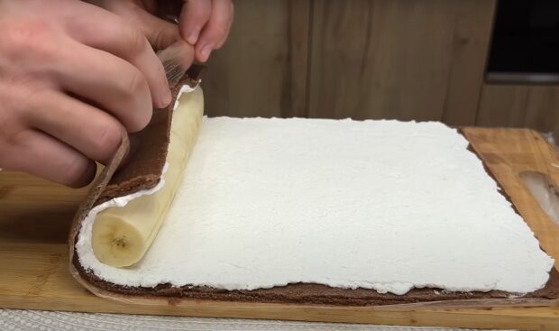 Приготування рулету, кадр з відео