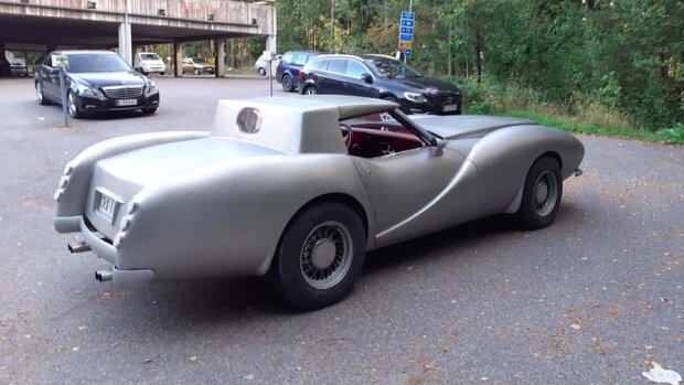 Старий Chevrolet Corvette