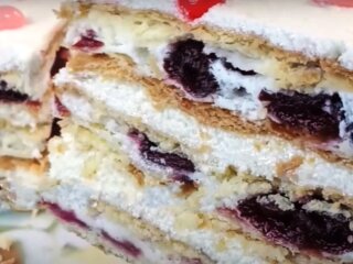 Наполеон с вишней, кадр из видео