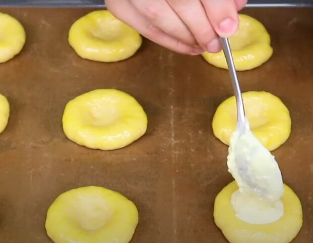 Ватрушки з сиром, кадр з відео