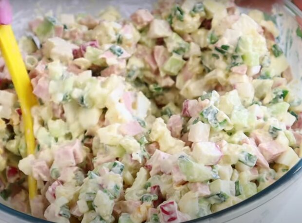 Дачное оливье, кадр из видео