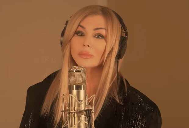 Ирина Билык, кадр из клипа на песню "Сніг"
