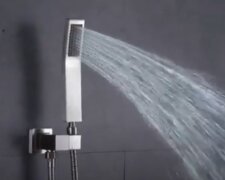 Душ. Фото: скриншот видео.