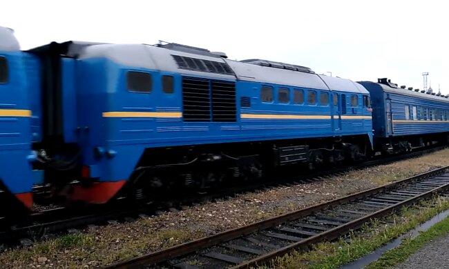 Поезд, скриншот из видео
