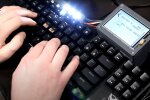 Клавиатура учит быстрому набору и бьет током за ошибки