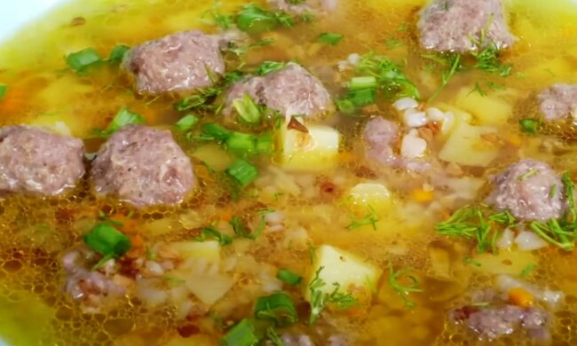Гречаний суп з фрикадельками, кадр з відео