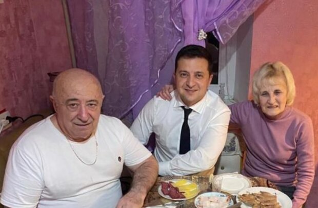 Владимир Зеленский с родителями, фото из соцсетей Президента Украины
