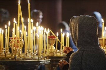 свеча в церкви