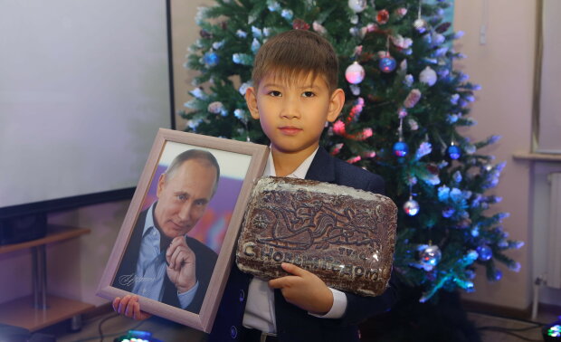 Хлопчику прислали портрет Путіна і пряник