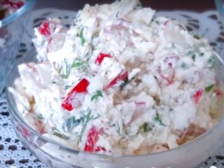 Салат з редиски та кисломолочного сиру