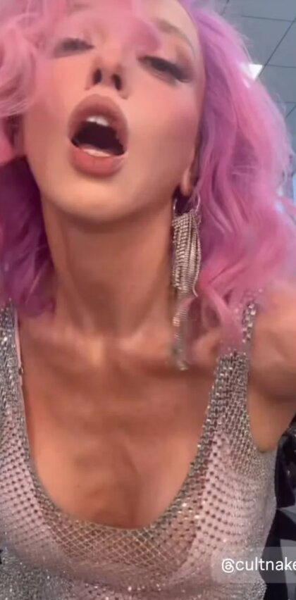 Оля Полякова