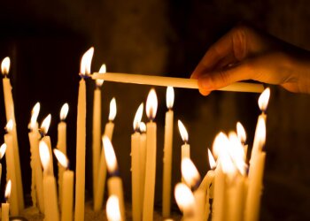 Церква, свічки, зображення з вільних джерел