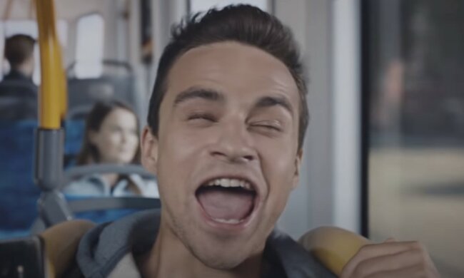 кадр з реклами Київстар