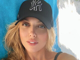 Оля Полякова