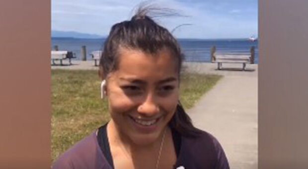 Блогери відкрили знайдений на пляжі чемодан та отримали травму на все життя