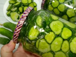 Зимний салат с огурцов