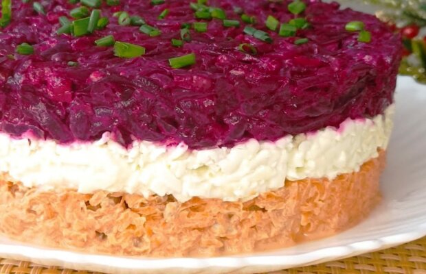 Салат "Поцелуй любовницы", кадр из видео