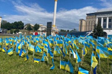 Прапори пам'яті на Майдані, фото із соцмереж