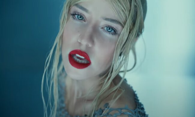 Надя Дорофеева, скриншот из видео