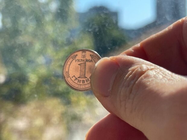 монета в одну гривну