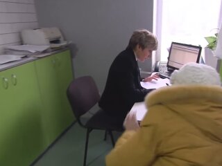 Сплата комунальних послуг, кадр з відео