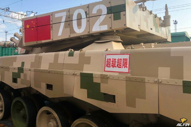 У Новосибірськ заїзджають китайські танки