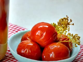 Квашенные помидоры, кадр из видео