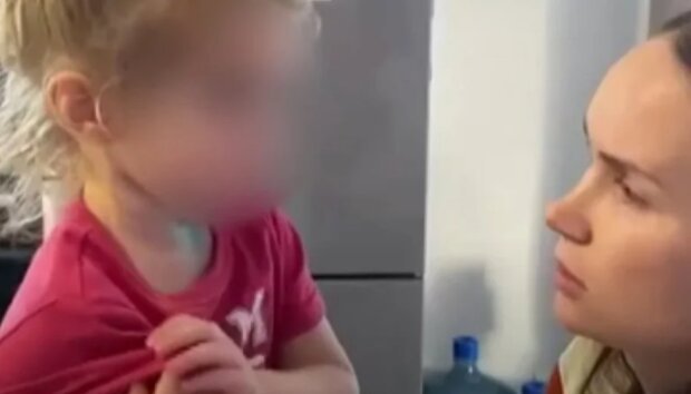 Постраждала дитина з мамою, кадри з відео