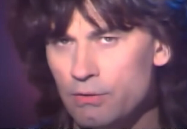 Александр Серов