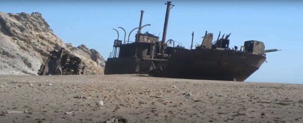 затонувшие корабли "берега скелетов"