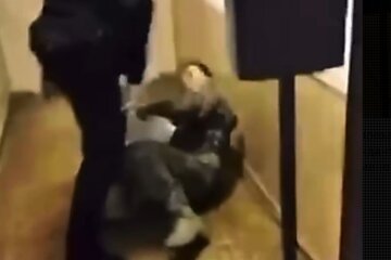 Избиение военного в отделении полиции. кадр с видео