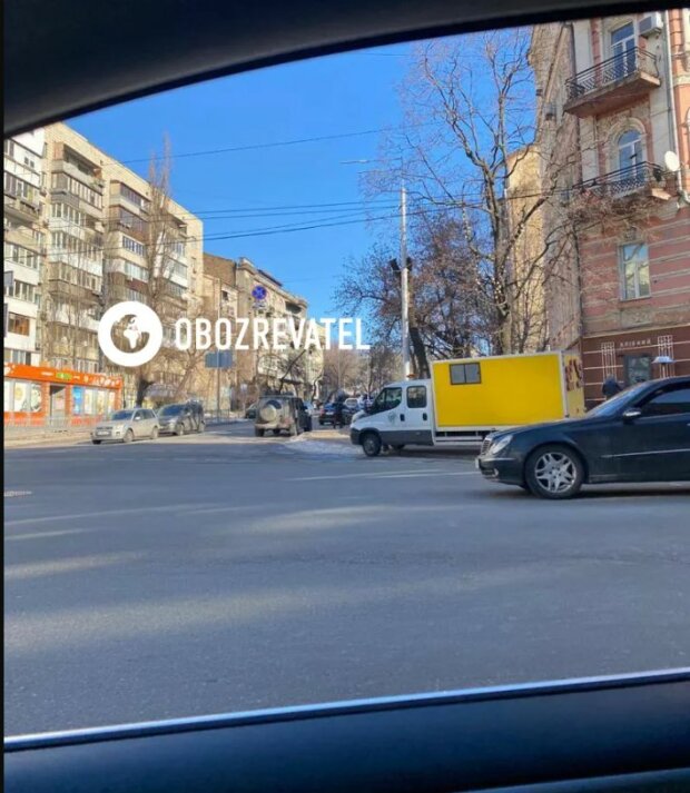 нові дорожні знаки біля ресторану "Велюр"