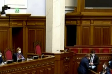 Депутаты Верховной Рады собираются обязать украинцев платить два дополнительных налога