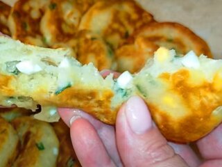 Пирожки с яйцом и луком, кадр с видео