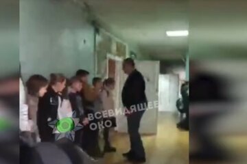 Киевский учитель обещает детям "вышибить все мозги"