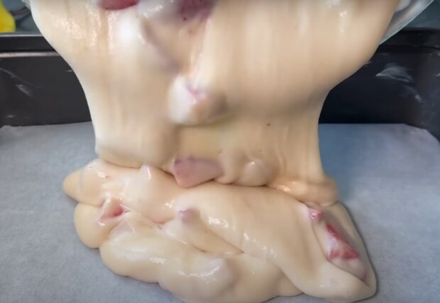 Полуничний пиріг, кадр з відео