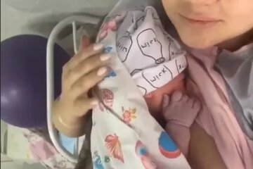Влада Роговенко родила сына