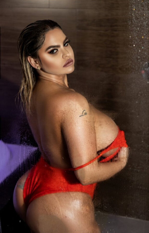 Син зареєстрував свою матір на OnlyFans