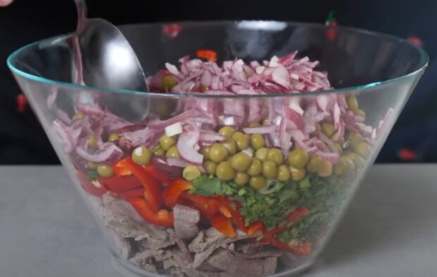 Приготовление салата "Тбилиси", кадр из видео