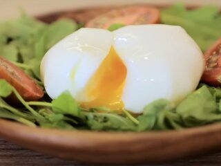 Яйце пашот: скрін з відео