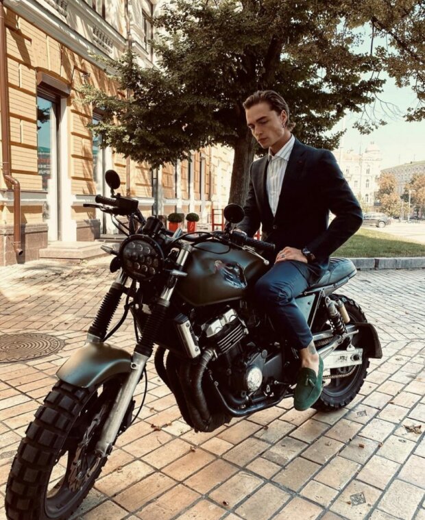 Хлопець з величезними очима з кліпу Лободи